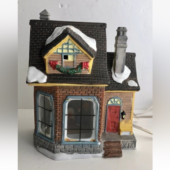 Christmas Delights Hand Painted Porcelain Lighted House villages Collectibles - Picture 4 of 9